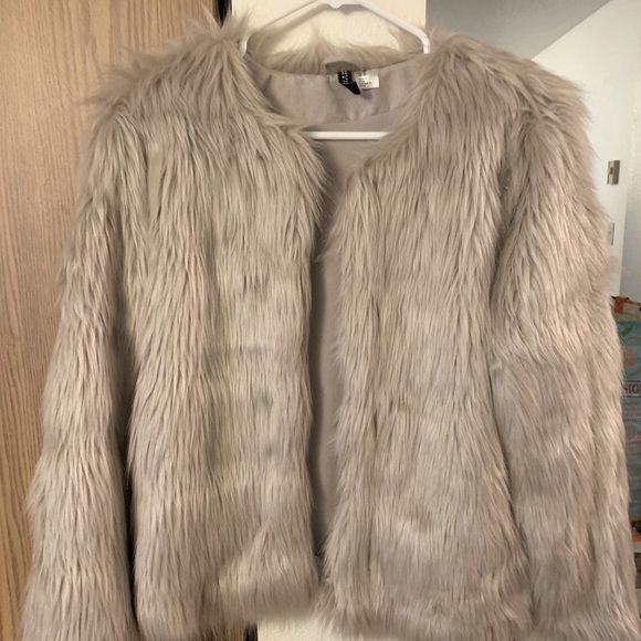 Divided by H&M Faux Fur Jacket - Picture 3 of 4